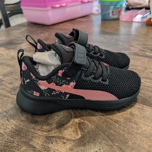 New Girl kids Pumas
